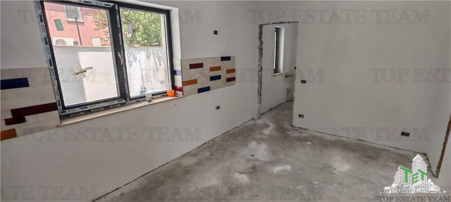 Casă individuală cu 5 camere cu Canalizare în Central