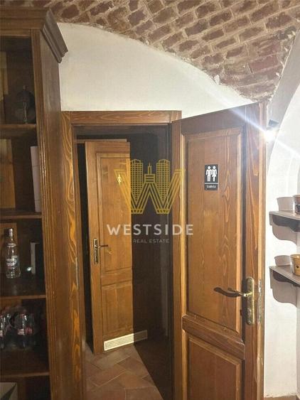 Spațiu comercial, de 380 mp, în P-ța Unirii