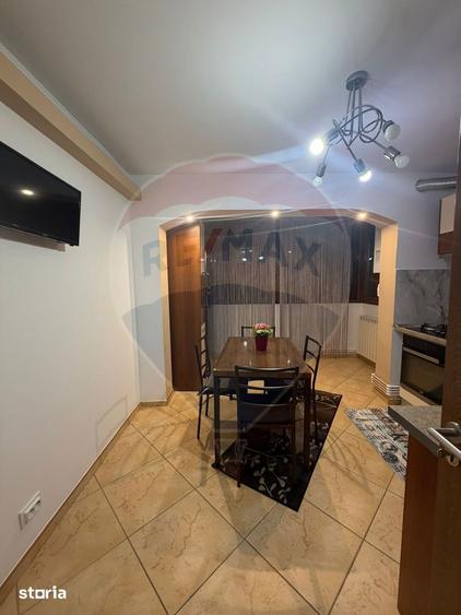 Apartament cu 3 camere decomandat, mobilat în Craiovița Nouă