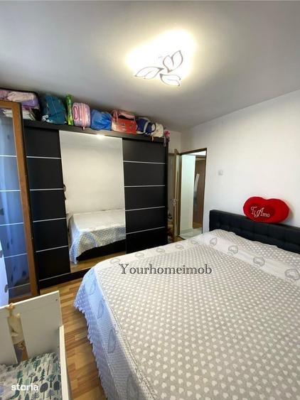 Apartament cu 3 camere semidecomandat în Craiovița Nouă