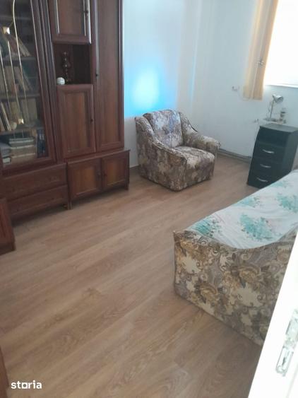 Casă cu 5 camere cu Teren 2100 Mp în Stoenești