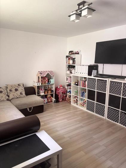 Apartament cu 2 camere decomandat în Tractorul