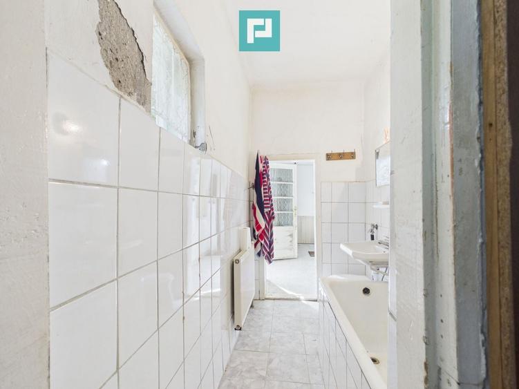 Casă individuală cu 3 camere cu Canalizare în Pârneava