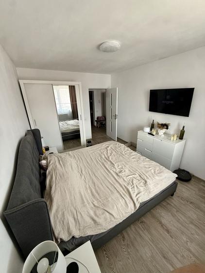 Apartament cu 3 camere decomandat în Florești