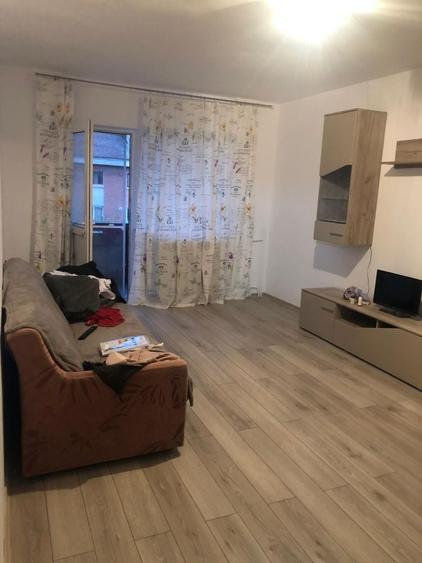 Apartament cu 3 camere decomandat în Babadag