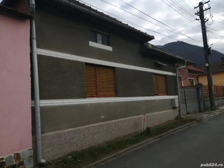 Casă cu 4 camere cu Teren 1000 Mp în Cugir