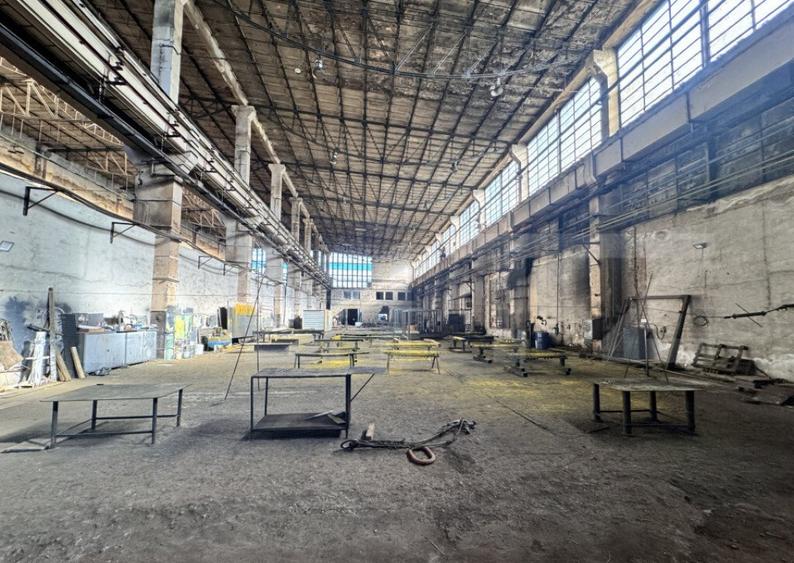 Spațiu comercial, de 3,800 mp, în Central