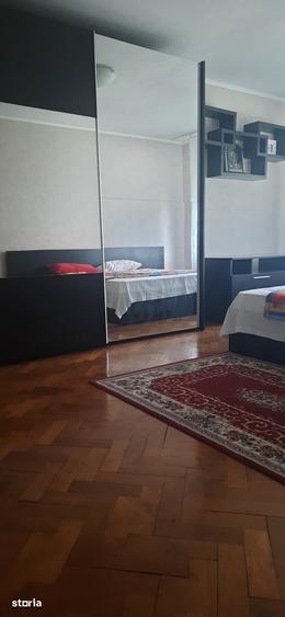 Apartament cu 3 camere în Decebal