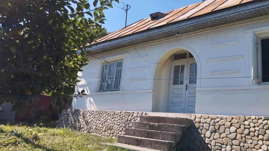Casă cu 3 camere în Sascut