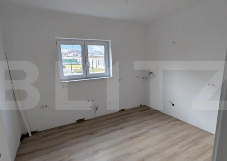 Casă cu 4 camere cu Teren 360 Mp în Micești