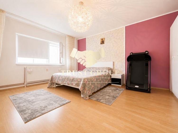 Apartament cu 4 camere semidecomandat, mobilat în 13 Septembrie