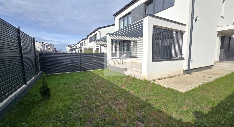 Duplex cu 3 camere cu Canalizare în Sânpetru