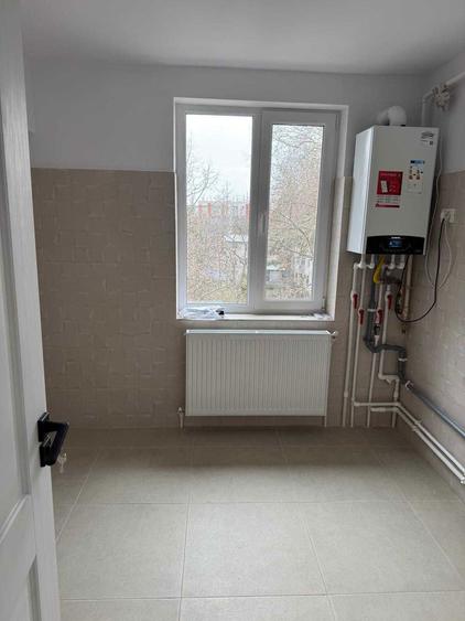 Apartament cu 3 camere decomandat în Exterior Vest