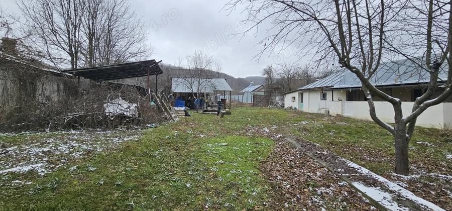 Casă cu 2 camere cu Teren 11000 Mp în Mitrofani