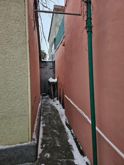 Casă individuală cu 4 camere cu Canalizare în Brătianu