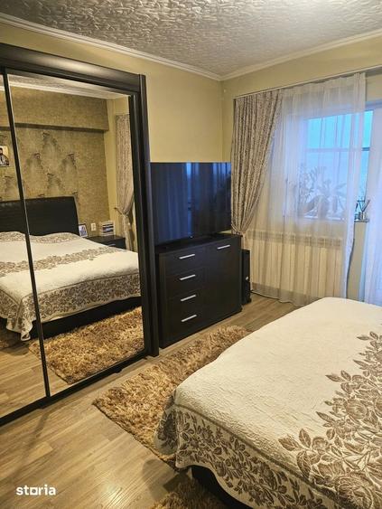 Apartament cu 3 camere decomandat, mobilat în Central