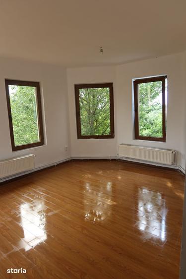 Casă cu 6 camere cu Teren 1141 Mp în Valea Călugărească