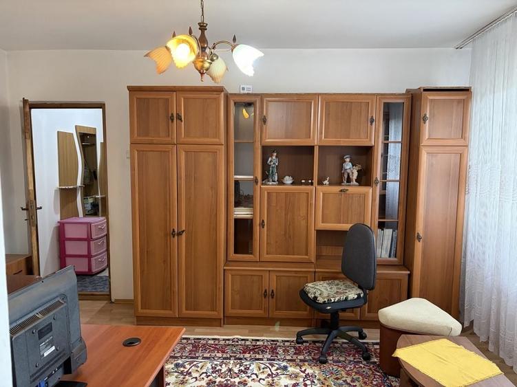 Apartament cu 2 camere semidecomandat în Decebal