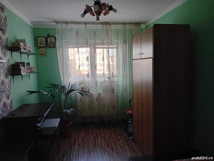 Apartament cu 5 camere decomandat în Central