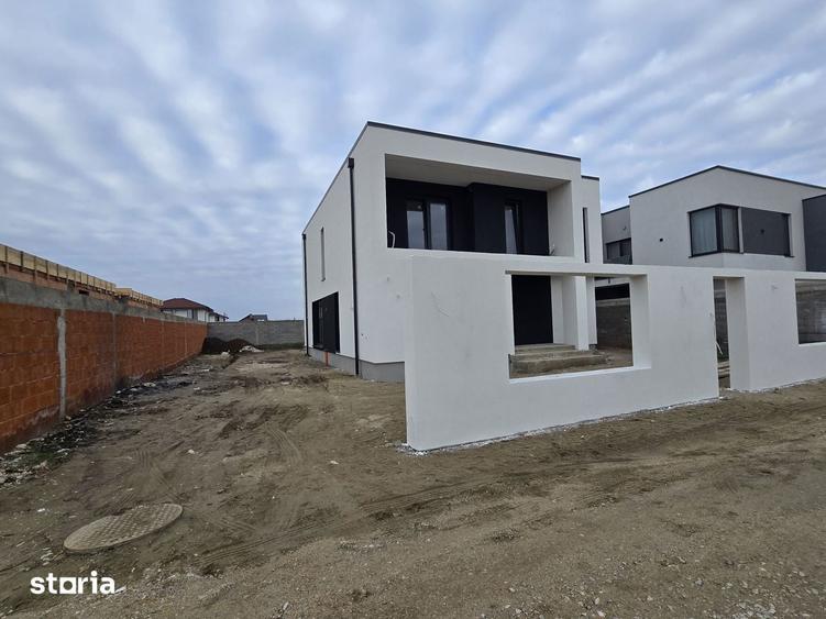 Casă cu 4 camere cu Teren 620 Mp în Sânmartin