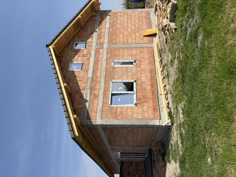 Casă cu Teren 250 Mp în Utvin