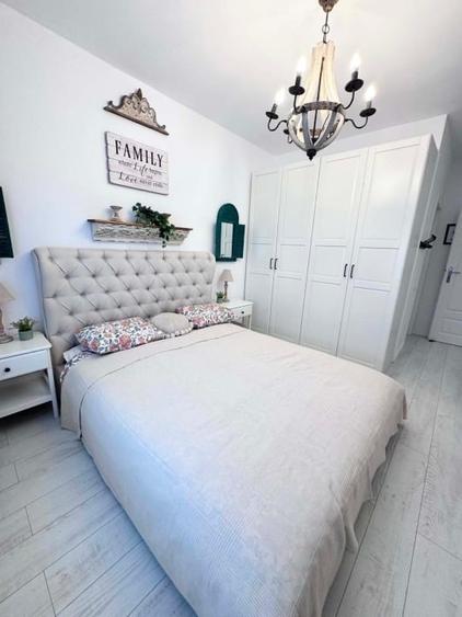 Apartament cu 3 camere semidecomandat, mobilat în Apărătorii Patriei