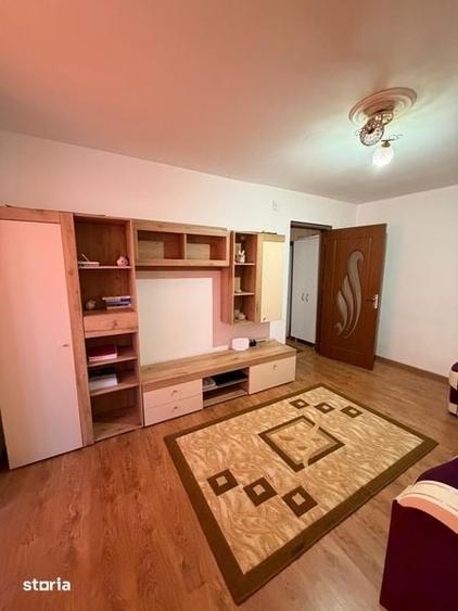 Apartament cu 2 camere semidecomandat în Tei