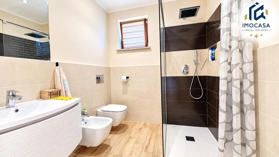 Casă cu 7 camere cu Canalizare în Aradul Nou