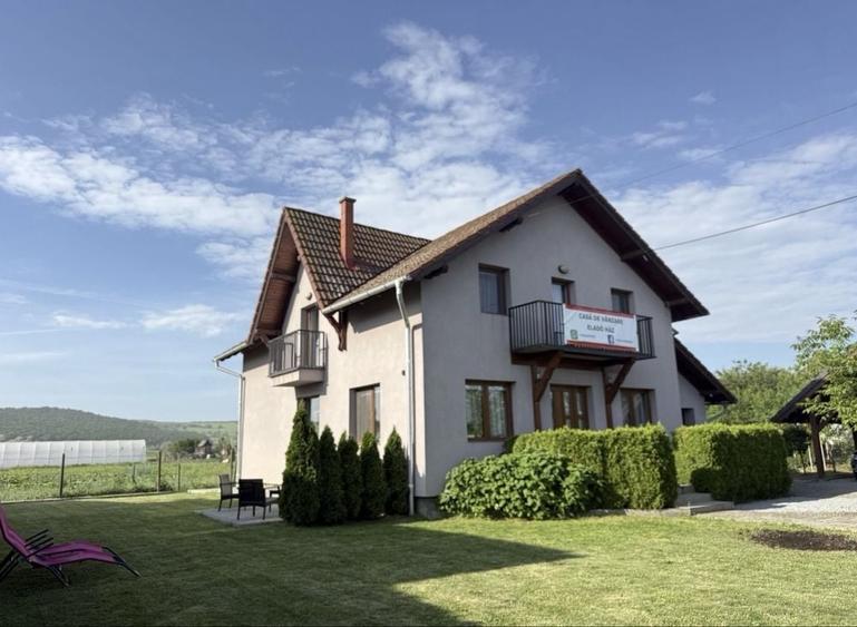 Casă cu 4 camere în Crăciunești