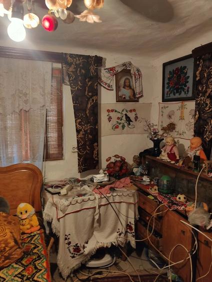 Casă cu 2 camere cu Teren 1800 Mp în Central