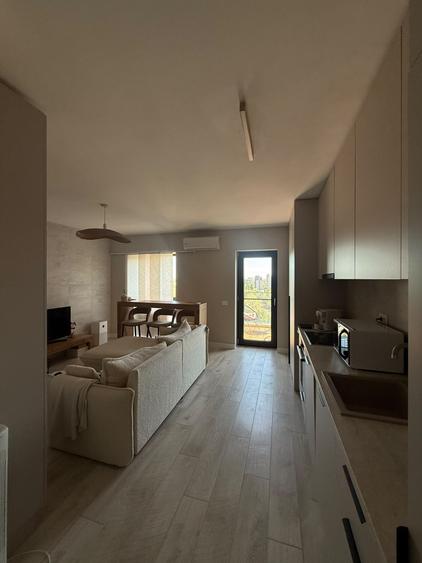 Apartament cu 2 camere semidecomandat în P-ta Presei Libere