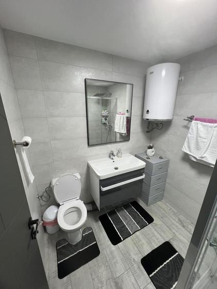 Apartament cu 4 camere decomandat în Central