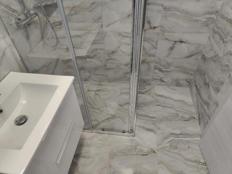 Apartament cu 3 camere semidecomandat în Titan