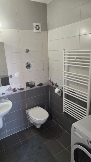 Apartament cu 2 camere decomandat în Tractorul