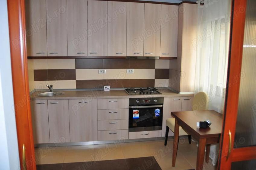Apartament cu 2 camere decomandat în Podul de Fier