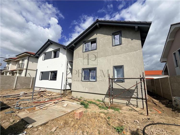 Duplex cu 4 camere cu Canalizare în Urseni
