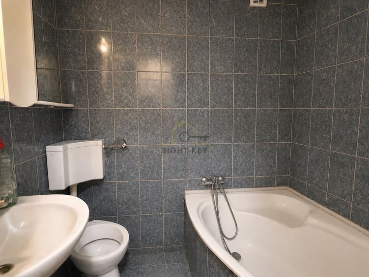 Apartament cu 3 camere semidecomandat, mobilat în Valea Ialomiței