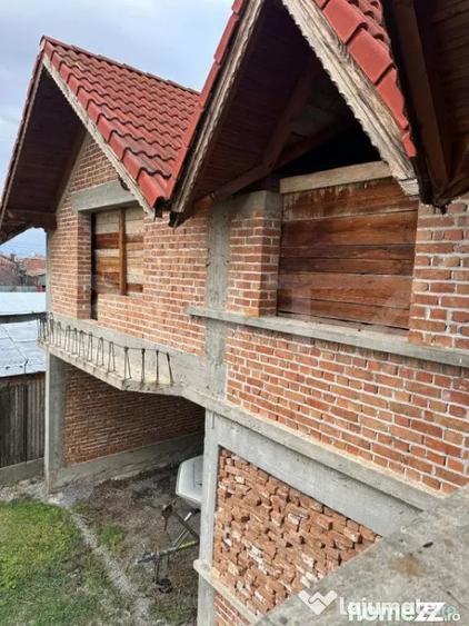 Casă cu 7 camere cu Teren 1400 Mp în Central