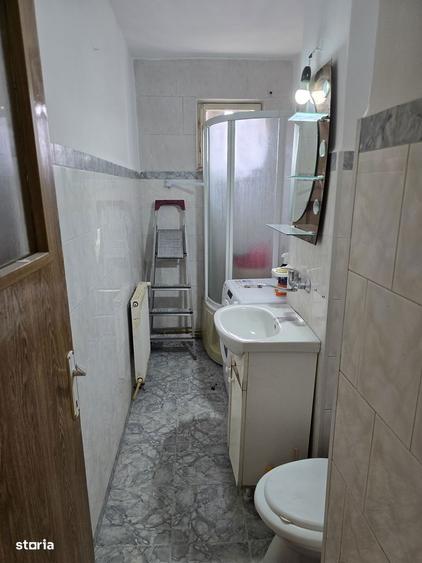 Apartament cu 3 camere semidecomandat în Central