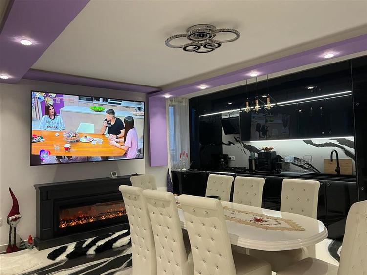 Apartament cu 3 camere decomandat în Exterior Vest