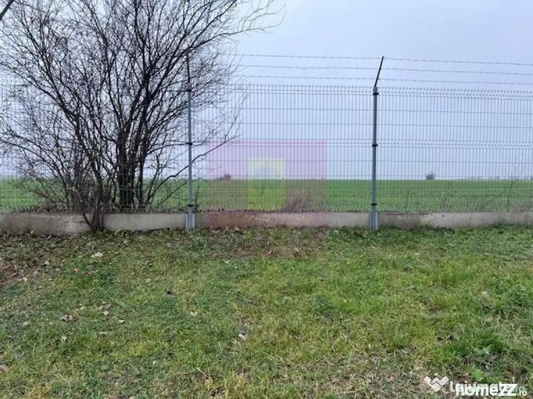Teren de 13853 mp, în Domnești