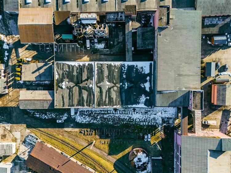 Spațiu comercial, de 2,920 mp, în Periferie
