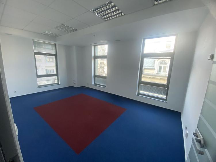 Birou, de 335 mp, în P-ța Romană
