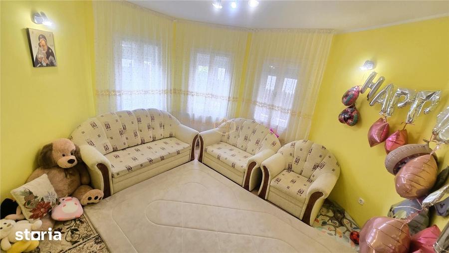 Casă cu 7 camere cu Teren 1384 Mp în Micro 17