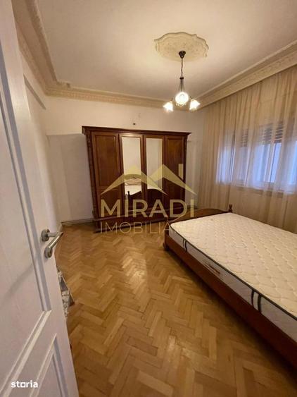 Apartament cu 3 camere decomandat în Domenii