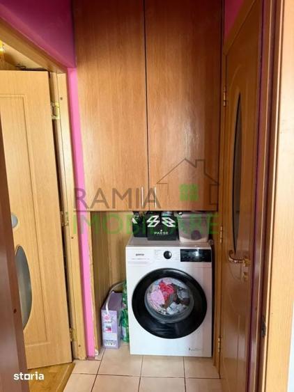 Apartament cu 3 camere semidecomandat, mobilat în Florilor