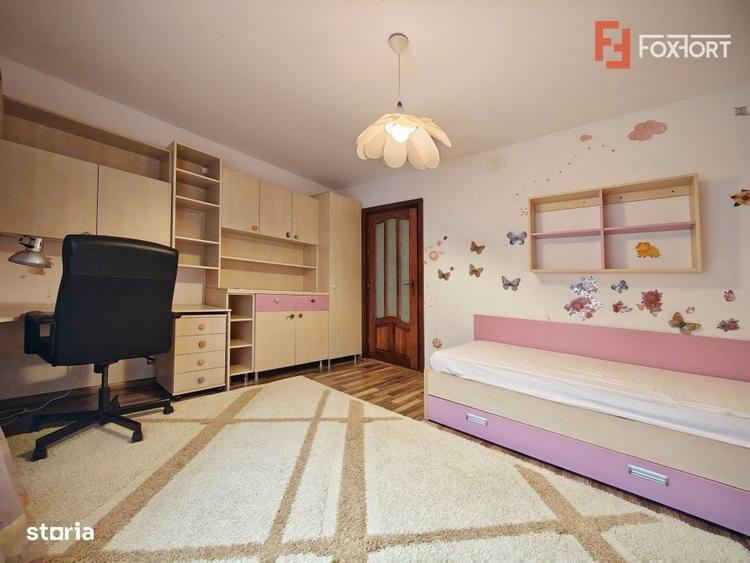 Apartament cu 3 camere decomandat în Girocului