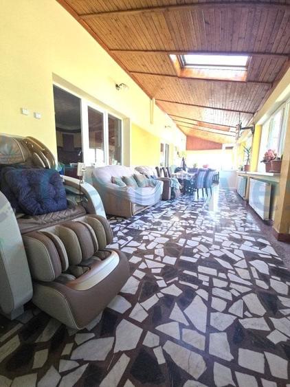 Casă individuală cu 8 camere cu Canalizare în Sânmartin