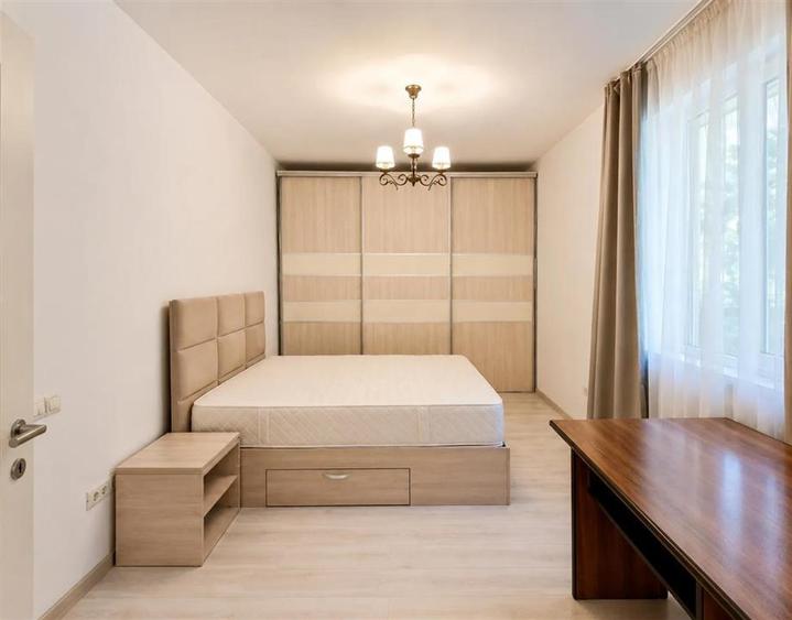 Apartament cu 3 camere semidecomandat, mobilat în Floreasca