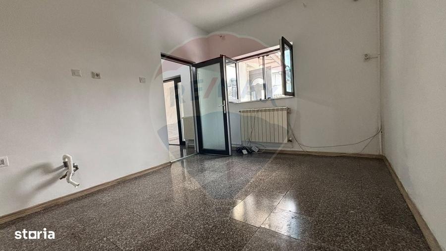 Spațiu comercial, de 38 mp, în Casa de Cultură